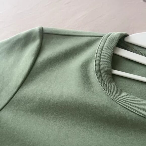 Women's Crew Neck Short Sleeve Shoulder Master Tee Stay stylish and comfortable - Picture 3 of 3